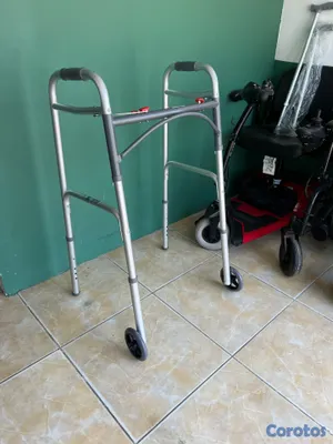 Salud y Equipamiento Médico - Andadores y sillas de rueda 3