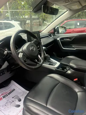 jeepetas y camionetas - Toyota rav4 2021 xle clean carfax  9