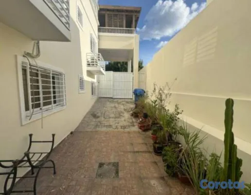 apartamentos - Primer nivel con patio 4 habitaciones en venta en  15