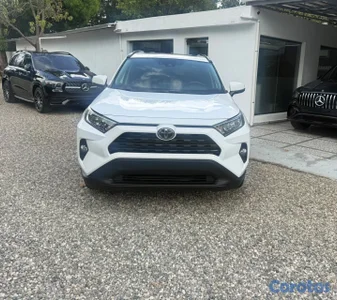 Toyota rav4 2021 xle clean carfax 