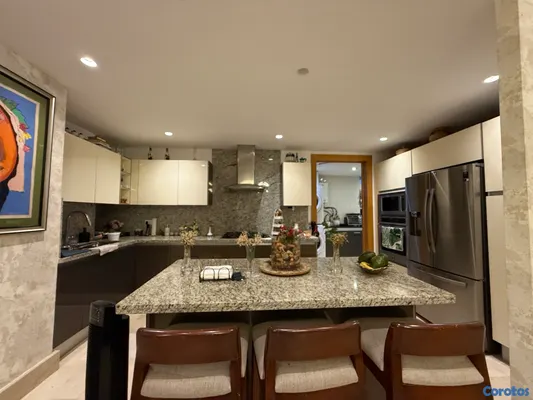 apartamentos - Los Casicasgos tres hab con baños ,Amplio apto Serca del súpermercado Bravo 10