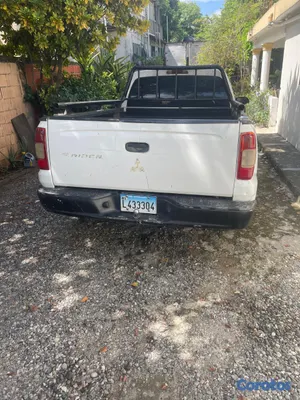 jeepetas y camionetas - Camioneta Mitsubishi Cabina y 1/2, Negociable 4