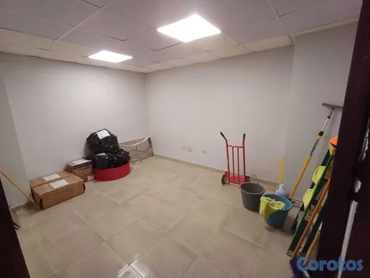 oficinas y locales comerciales - Alquilo Local  1er piso 110 mts en Julieta 3