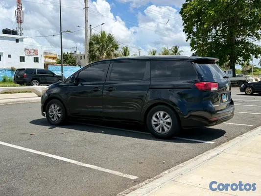 jeepetas y camionetas - Kia Sedona 2015 6