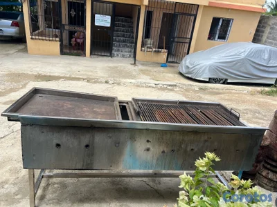 SE VENDE ESTUFA PARRILLERA MITAD PLANCHA MITAD PARRILLA 