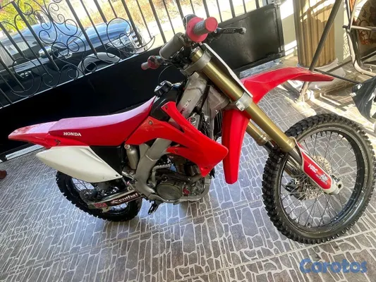 motores y pasolas - si, a nombre del único dueño que ha tenido. excelente condiciones casi nuevo  3