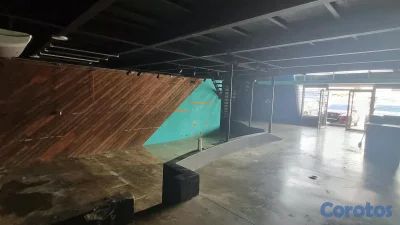 Alquilo Local  comercial 190 mts 1er piso en Arroy