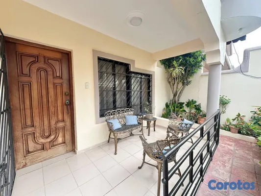 apartamentos - Casa de 2 Niveles en Urbanización Velazcasas – Av. 14