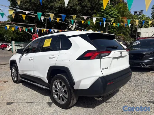 jeepetas y camionetas - Toyota Rav4 XLE 2023 Recien Importada 5