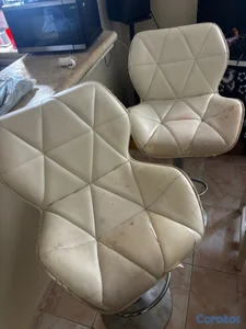 2 sillas para reparar. 
 