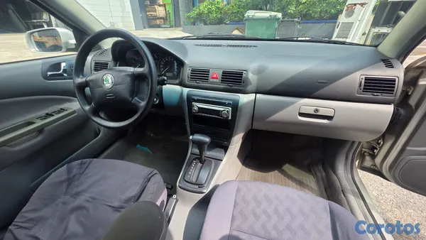 carros - Skoda Octavia 2.0 Full 6