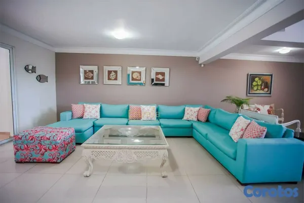 casas vacacionales y villas - Villa de dos niveles en venta en  Juan Dolio (562.26mts2) de 5 habitaciones 2