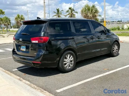 jeepetas y camionetas - Kia Sedona 2015 7