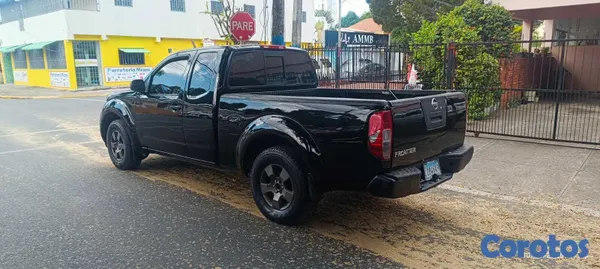 jeepetas y camionetas - NISSAN FRONTIER 2005 MANUAL 4 CILINDROS 4X2 3
