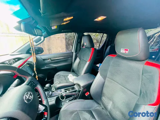 jeepetas y camionetas - Toyota hilux gr 2023 4
