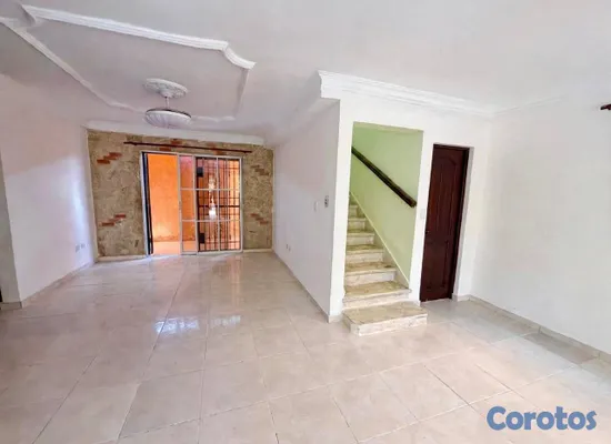 casas - Casa de 2 niveles en venta en Villa Aura 2