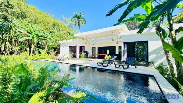 casas vacacionales y villas - Villa con Espectacular Jardín de 3,000 m² | A solo 10 min de Punta Popy 🥥 3