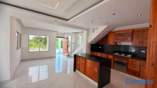 casas - Casa con 4 habitaciones y piscina en construcción 5