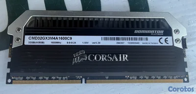 32GB en 4 memorias de 8GB marca Corsair Dominator Platinum 