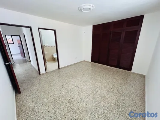 casas - Casa amplia en El Portal av Independencia  3