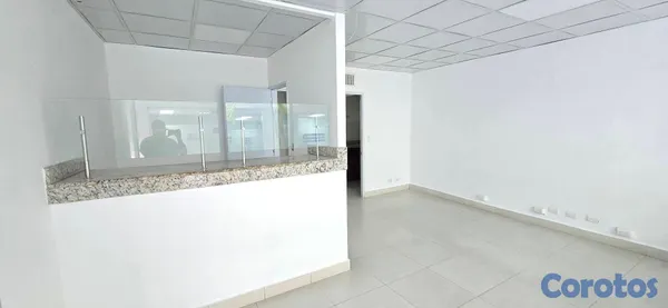 oficinas y locales comerciales - local 1er piso juan Pablo duarte próximo carrera santiago  3