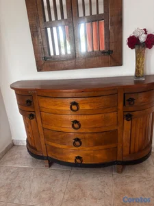 se vende hermosa credenza 