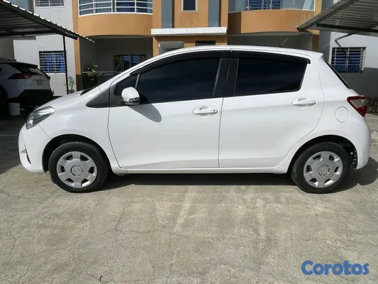 carros - Toyota vitz 2018 12