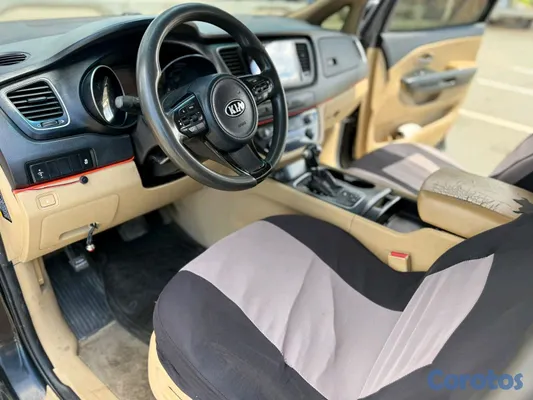 jeepetas y camionetas - Kia Sedona 2015 3