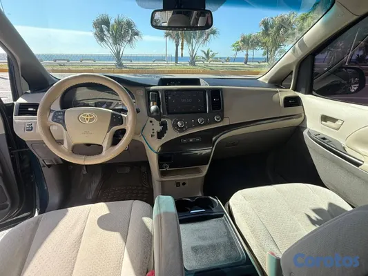 jeepetas y camionetas - Toyota Sienna 2011 4
