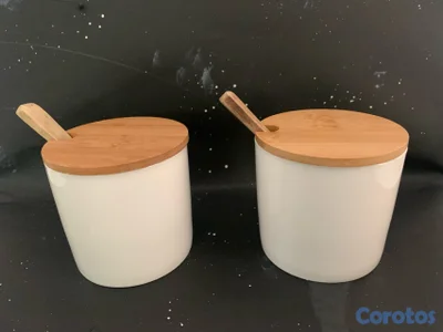 Dúo de envase de cerámica con tapa y cuchara de bambú