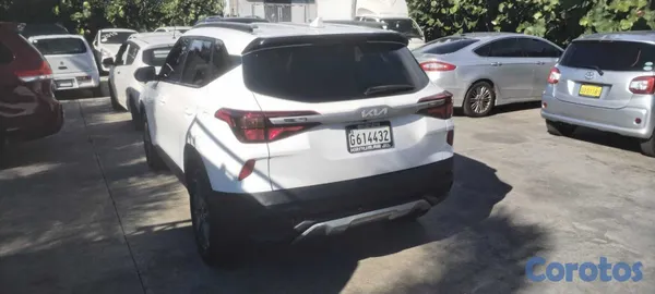 jeepetas y camionetas - Vendo Kia Seltos 2023 en óptimas condiciones 4