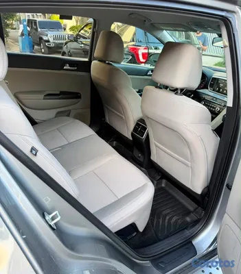 jeepetas y camionetas - Kia Sportage LX 2020 4x4 10