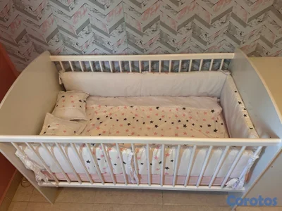 Cuna blanca con colchón hergonomico adicional (ligeramente negociable)