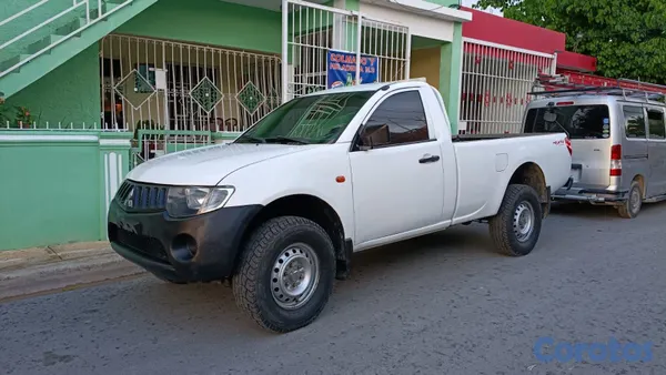 jeepetas y camionetas - camioneta Mitsubishi nítida  2