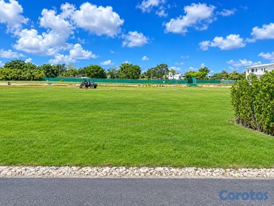 Solar de 500 m² con vista al golf en La Estancia, 