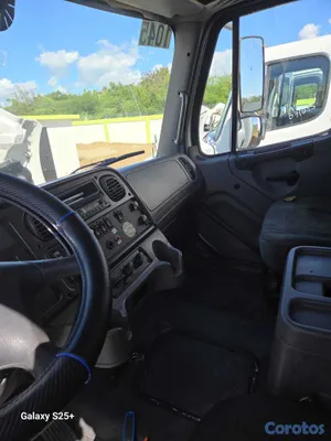 camiones y vehiculos pesados - Camiones  Freyghtliner 2010 modelo M2 5