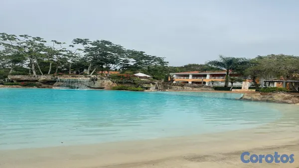 casas vacacionales y villas - VILLA EN JUAN DOLIO EN METRO PRIMER NIVEL 2