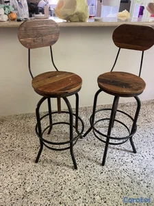 Sillas de bar o desayunadores y mesa tipo rústico 