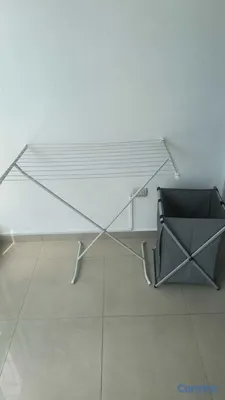 decoración y accesorios - Tendedero y bolsa de ropa sucia 2