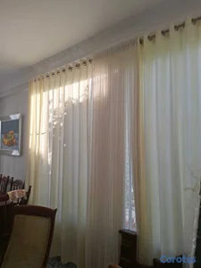 Cortinas color crema de ojales