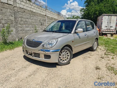 Daihatsu Sirion año 2003