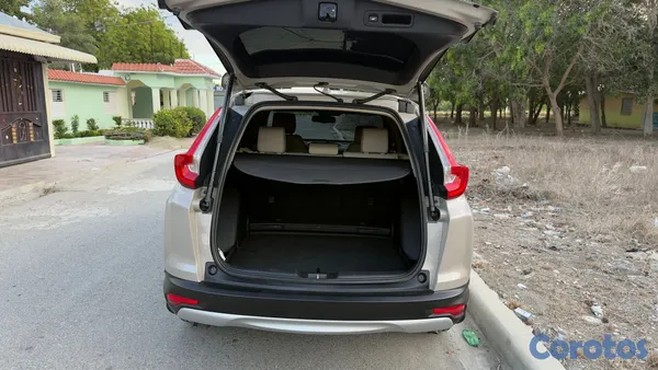 jeepetas y camionetas - Honda crv en buen estado semi nueva  3