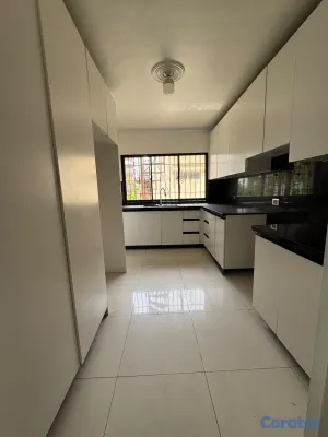 apartamentos - vendo Evaristo Morales tercer nivel tres habitaciones 2.5 baños dos parqueos  9