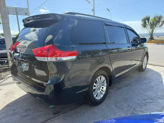 jeepetas y camionetas - Toyota Sienna 2011 5
