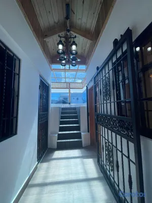 casas - Ven y disfruta el lujo de esta exquisita casa,  próximo a Av.España  8