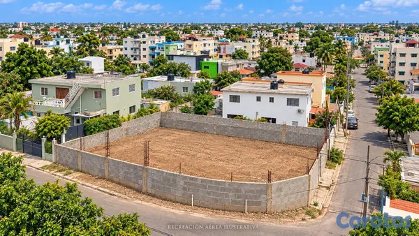 solares y terrenos - Vendo solar de 383 metros de essquina, cerca de la 7