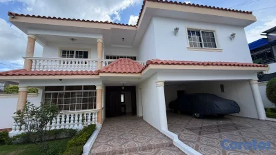 10.	Casa en Baní | 3 Habitaciones, 4 Baños y Piscina Privada