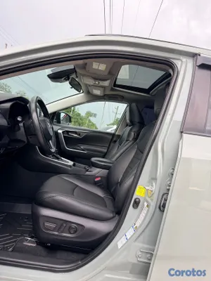 jeepetas y camionetas - Toyota rav4 2021 xle clean carfax  5