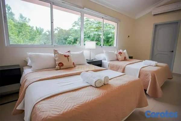 casas vacacionales y villas - Villa de dos niveles en venta en  Juan Dolio (562.26mts2) de 5 habitaciones 6