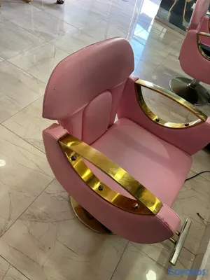 equipos profesionales - Dos sillones de salón de belleza y una peinadora  3